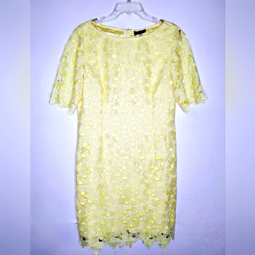 NWOT Tahari "Mothers Day" yellow cut-out dress size 14.(Free necklace set).